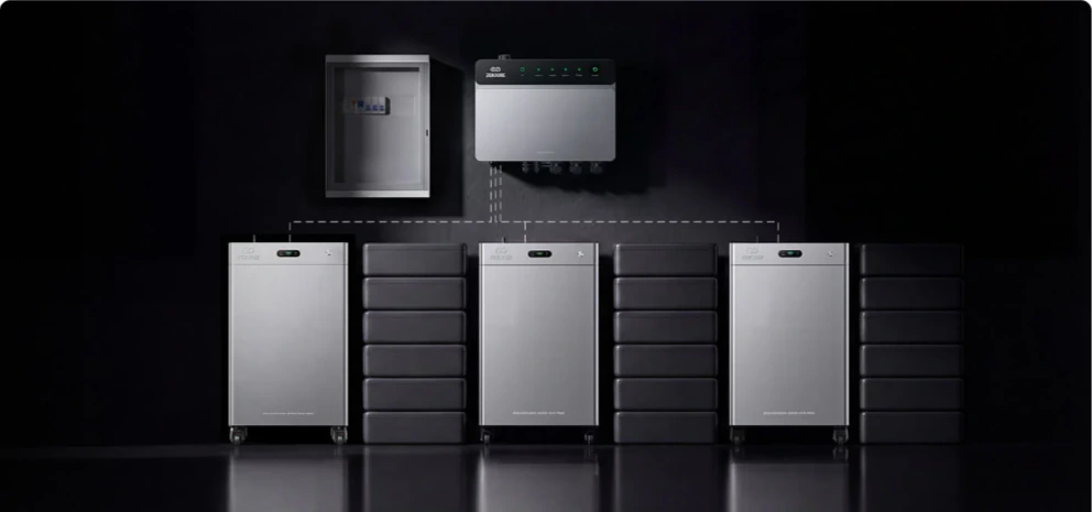 Zendure PowerHub avec trois SolarFlow 4000 Mix Pro et batteries d'extension
